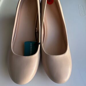 Aerosoles Women's Cream chunky heel round toe shoes size 9.5 NWOB